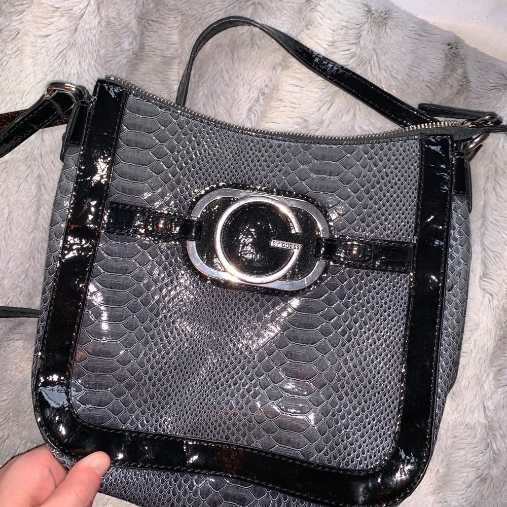 guess shoulder or crossbody bag